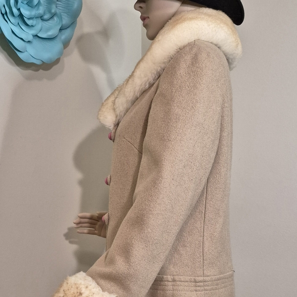 Gorgeous Vintage Wool Coat with Shearling Trim. Union Label, Drop waist - Picture 7 of 9